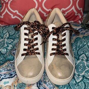 Women’s boutique casual sneaker